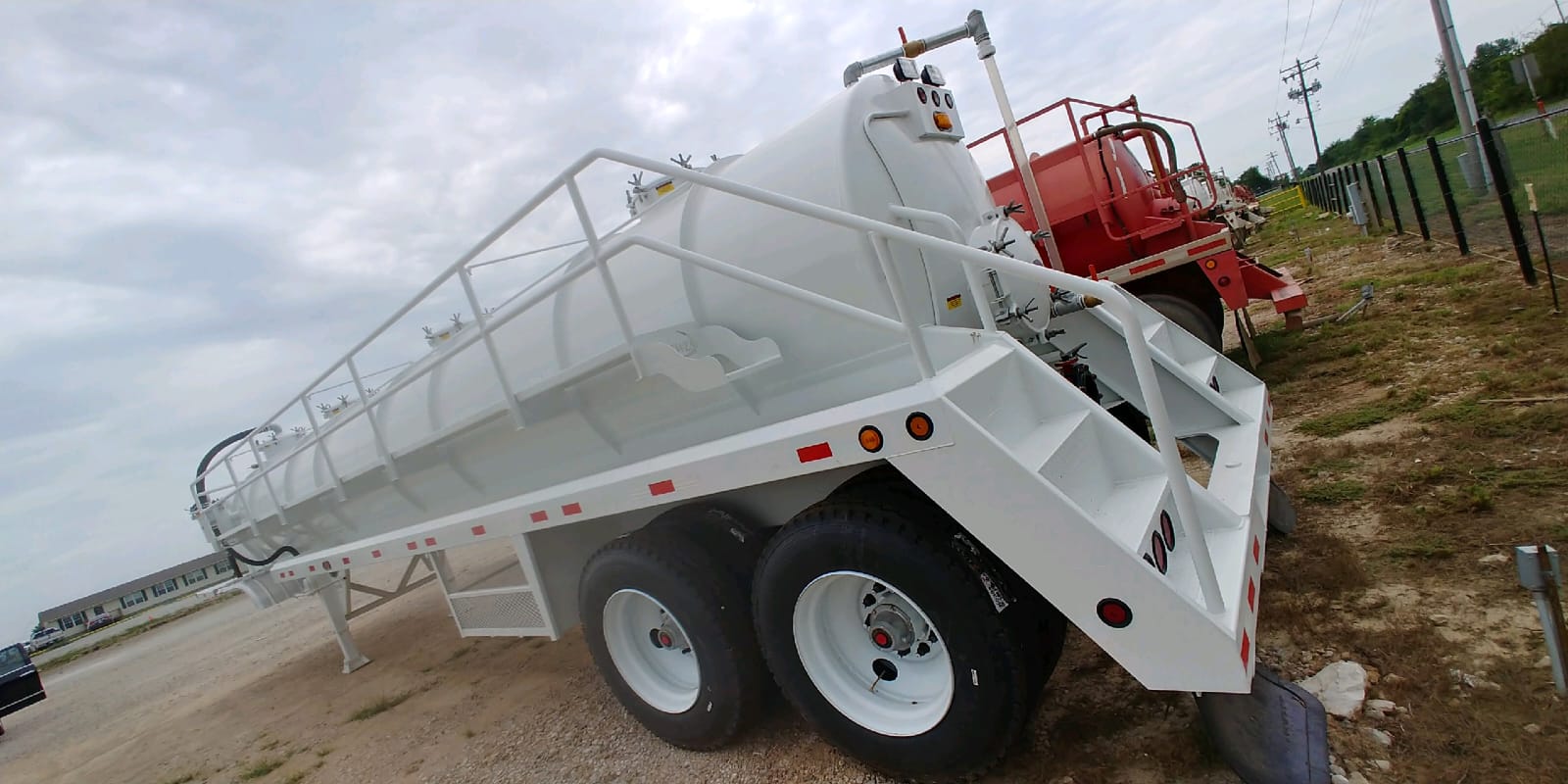 130 BBL Vacuum Trailer, White, Back View