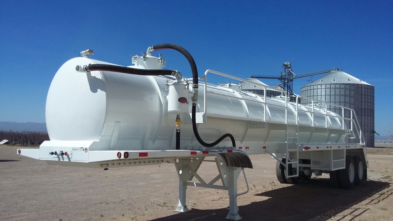 130 BBL Vacuum Trailer, White, Side View