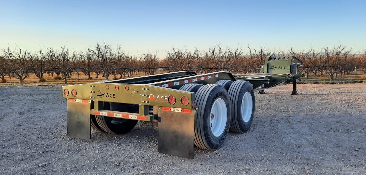 ACE TD488 Sand Chassis Trailer, Dark Green, Back View 