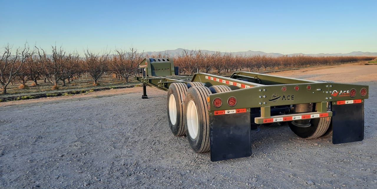 ACE TD488 Sand Chassis Trailer, Dark Green, Back View 